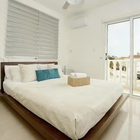 Thetida * Αγία Νάπα