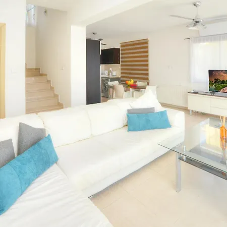 Βίλα Thetida Αγία Νάπα